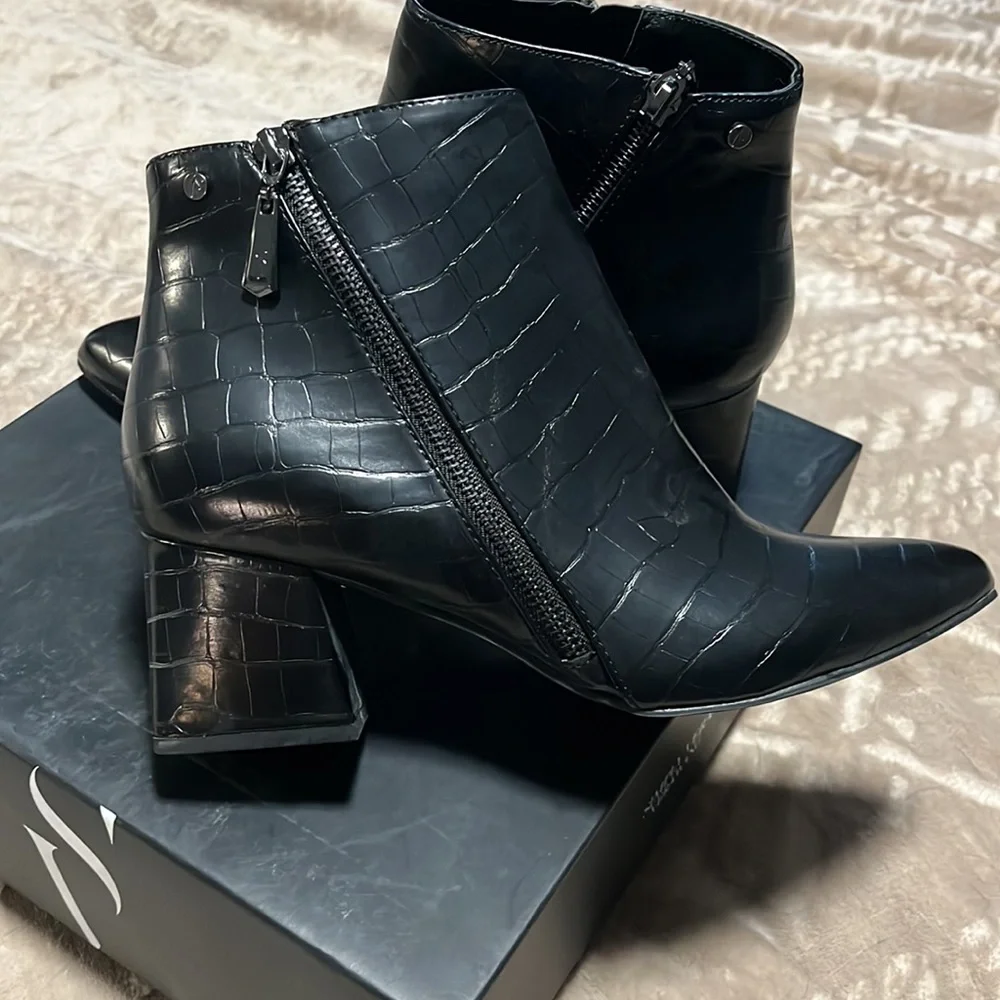 Vera Wang Black heels - Bluebird- 9.5 - Picture 6 of 6